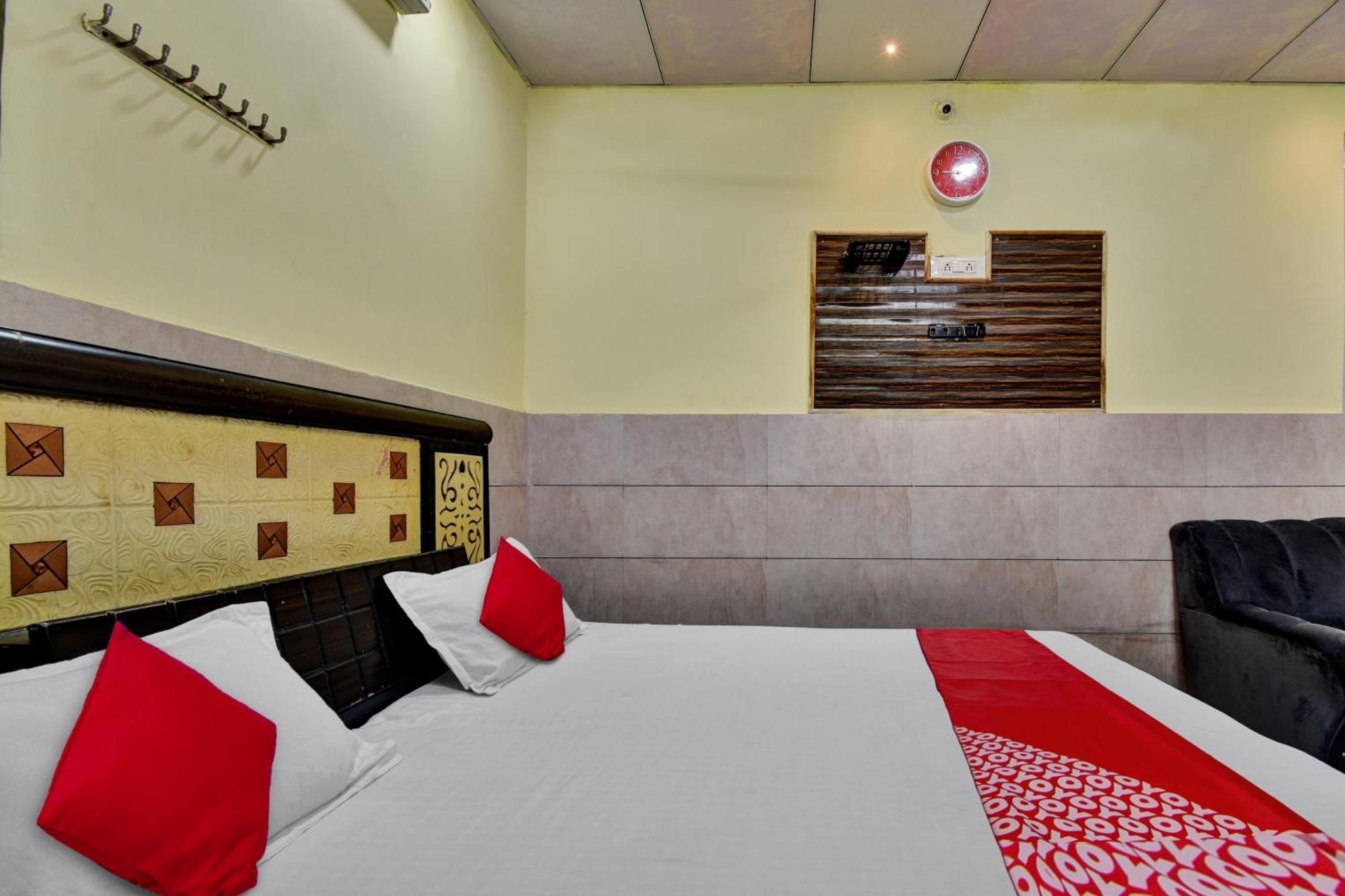 Oyo Flagship Apna Guest House Кота Экстерьер фото
